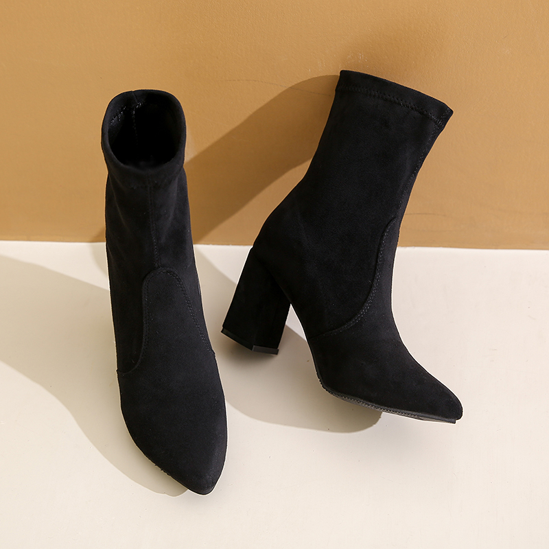 Zimowe, modne botki na grubym  – No Show Sock Women recenzja i cena
